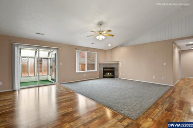 1098 S 7th St, Independence, OR 97351 - photo 5