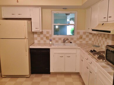 5277 Hedgewood Rd, Columbus, OH 43229 - photo 5