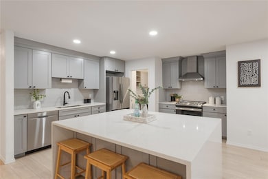 6809 Lunar Dr, Austin, TX 78745 - photo 4