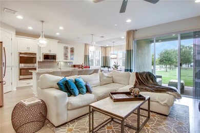 LOVLEY LIVING ROOM