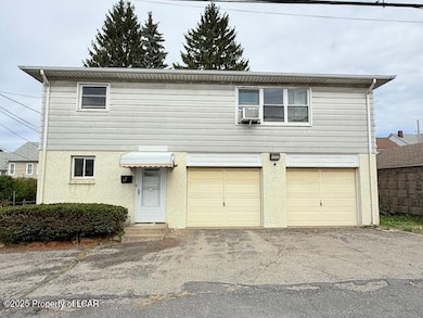 527 E Mine St, Hazleton, PA 18201 - photo 2
