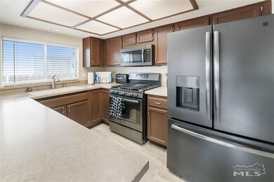 2010 Burnside Dr, Sparks, NV 89434 - photo 4