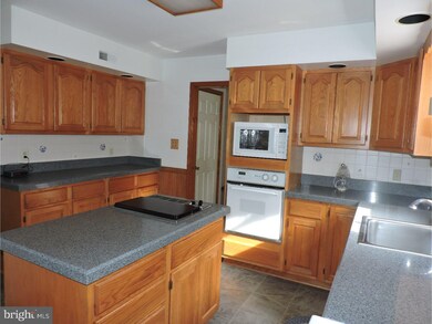 110 Susans Ln, Perkiomenville, PA 18074 - photo 7