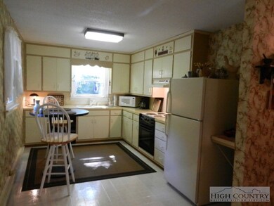 241 Laurel Crest Rd, Boone, NC 28607 - photo 4