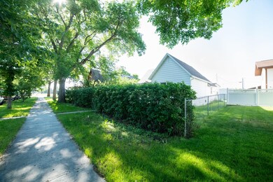 Hangie 2218 6th Ave N Pic #1