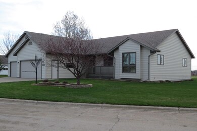 1504 Evergreen Heights Dr NW, Jamestown, ND 58401 - photo 2