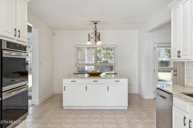 Breakfast Nook W Island