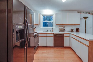 173 Hypine Rd, Dracut, MA 01826 - photo 4