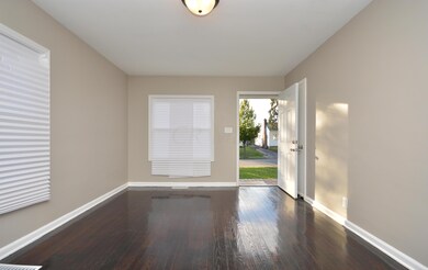Living Room (2)