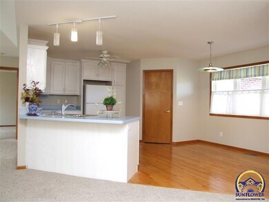 4205 SW Moundview Dr, Topeka, KS 66610 - photo 5