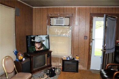 1436 R C Baldwin Ave, High Point, NC 27260 - photo 3