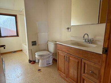 124 S B St, Cheboygan, MI 49721 - photo 5
