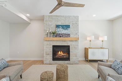 35 N Beach St, Port Clinton, OH 43452 - photo 3