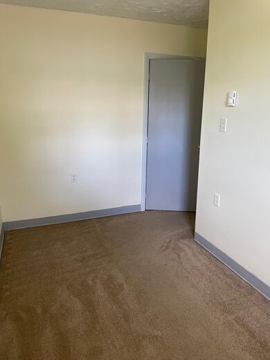 22A Mitchell St, Manchester, NH 03103 - photo 2