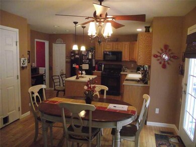 Kitchen. Enjoy cooking in the kitchen with a gas s
