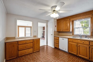 28 Hazen St, Springfield, MA 01119 - photo 5