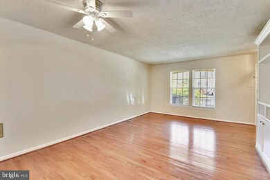 13923 Winding Ridge Ln, Centreville, VA 20121 - photo 4