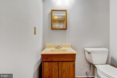 11535 Underoak Ct, Reston, VA 20191 - photo 3