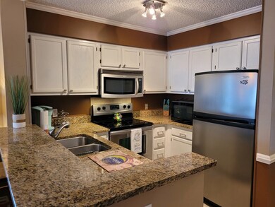 Granite counters/stainless appliances