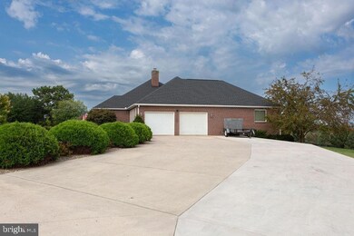 6435 Greenbriar Cir, Chambersburg, PA 17202 - photo 7