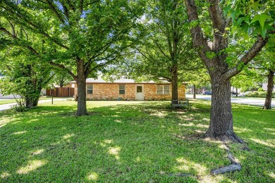 504 Brown Trail Ct, Hurst, TX 76053 - photo 3