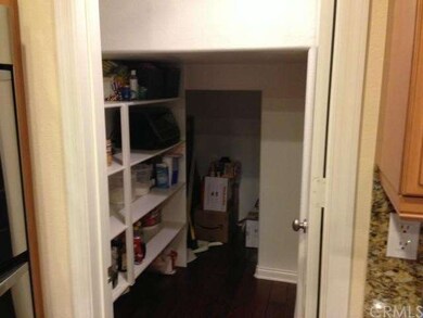 WALK-IN PANTRY