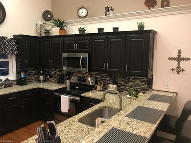 392 Shingle Gap Rd, Purlear, NC 28665 - photo 4