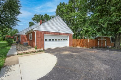 8424 E Mulberry St, Columbus, IN 47203 - photo 3