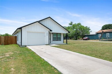 800 W Huntington St, Beeville, TX 78102 - photo 3