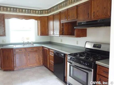 Kitchen. Cook s delight, ample counter and storage