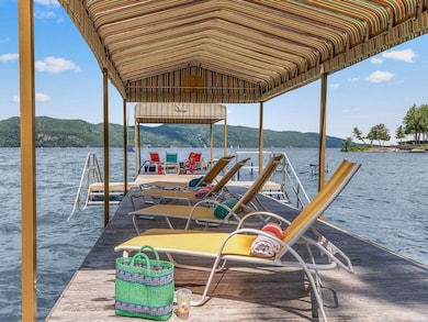 Private lakefront and dock!
