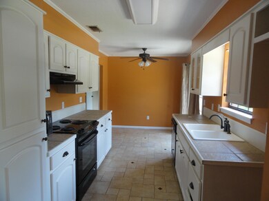 1638 Lakeview Dr 002