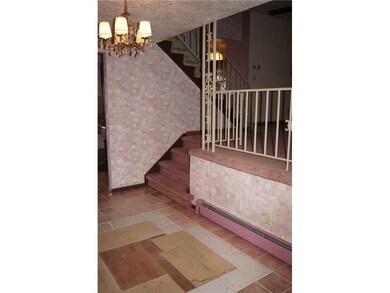 Entry/Foyer.