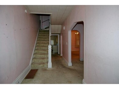 Entry/Foyer.