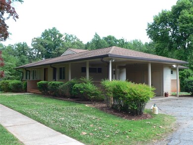 Well-situated exterior with concrete walkway to fr