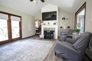 105 Chelsea Dr, Saratoga Springs, NY 12866 - photo 3