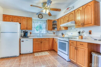 70 Davids Ct, Dayton, NJ 08810 - photo 3