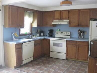 305 Plain St, Mansfield, MA 02048 - photo 5