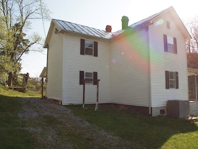 513 Adwolfe Rd, Marion, VA 24354 - photo 2