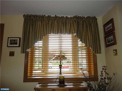 248 Westpark Ln, Clifton Heights, PA 19018 - photo 5