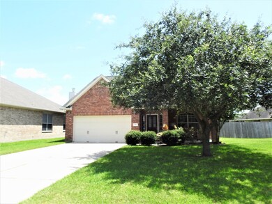 956 Jennifer St, Alvin, TX 77511 - photo 2