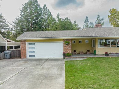 1244 NW Lawnridge Ave, Grants Pass, OR 97526 - photo 4