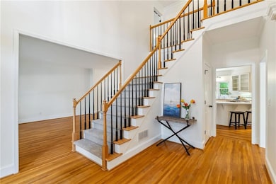 2 story entrance foyer