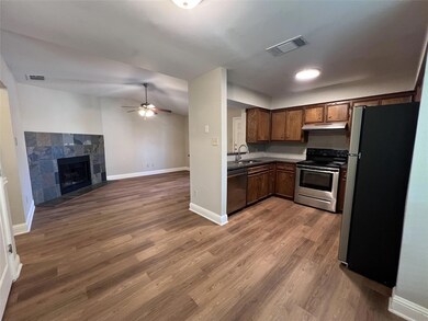 Kitchen with appliances with stainless steel fini