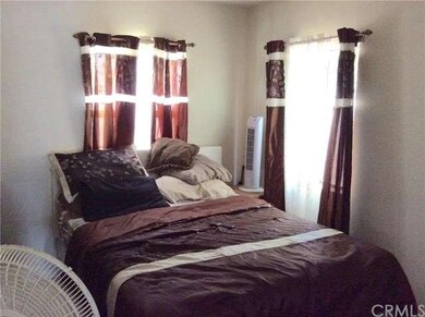 Fresn paint thru out and decent size bedrooms