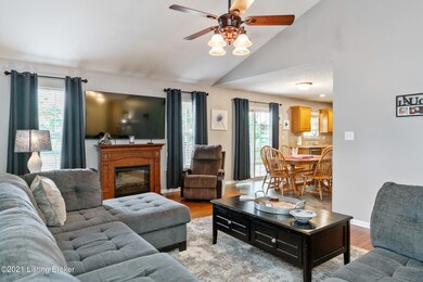 9714 Evanwood Ct, Louisville, KY 40228 - photo 3