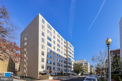 Bon Wit Plaza unit 712, Washington, DC 20037 - photo 5