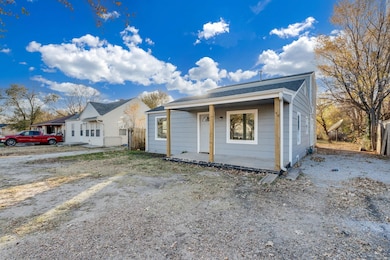 1621 N Grove Ave, Wichita, KS 67214 - photo 2