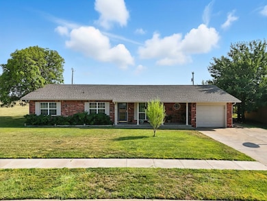 6061 Sunset Dr, Guymon, OK 73942 - photo 2