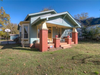 704 E Vilas Ave, Guthrie, OK 73044 - photo 2